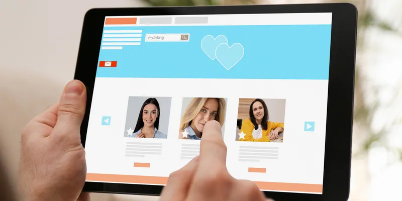 Videochat y señales para comprobar si una mujer es real online