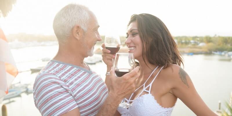 Salir con una mujer mucho más joven