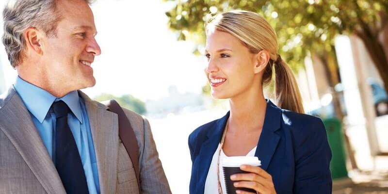 Salir con una mujer más joven