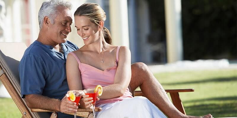 Salir con una mujer más joven en 2025