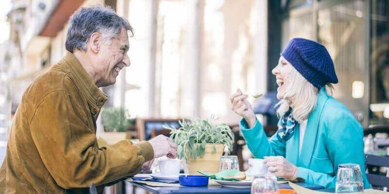 Cómo conocer solteros mayores de 50 años